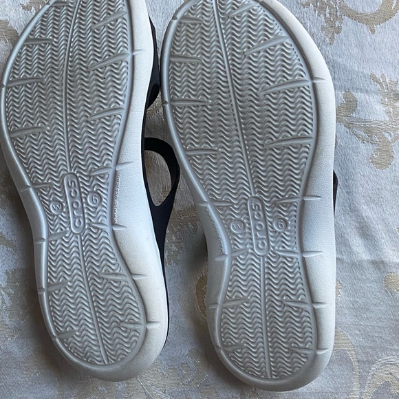 Crocs swiftwater sandals size 6. - Picture 7 of 10